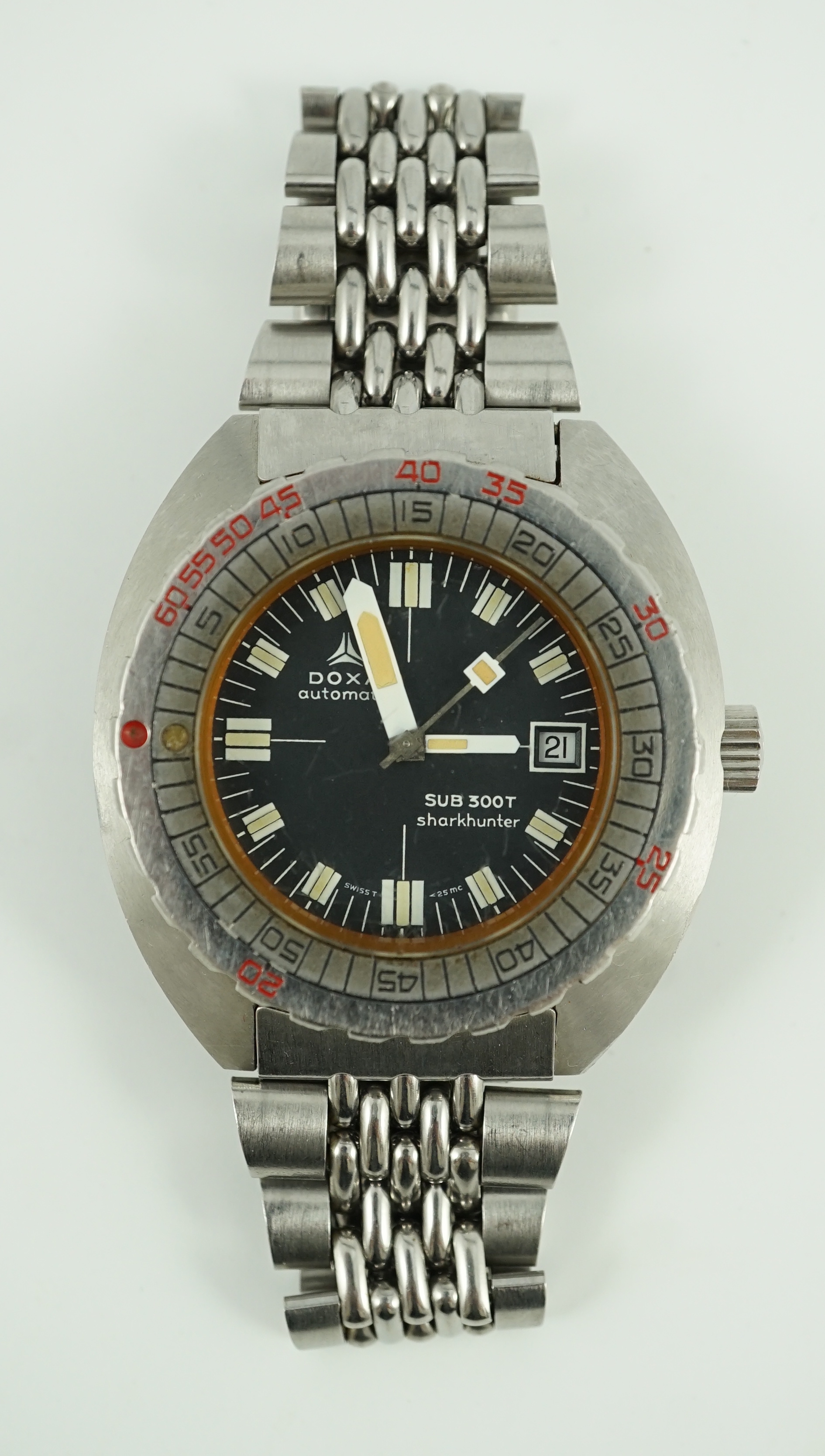 A gentleman's 1970's stainless steel Doxa Sharkhunter Sub 300T Synchron Automatic wrist watch, on a stainless steel Doxa bracelet